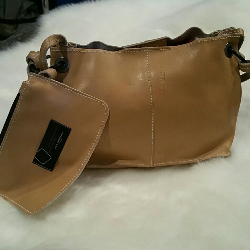 Beautifully simple leather bag by Nannini